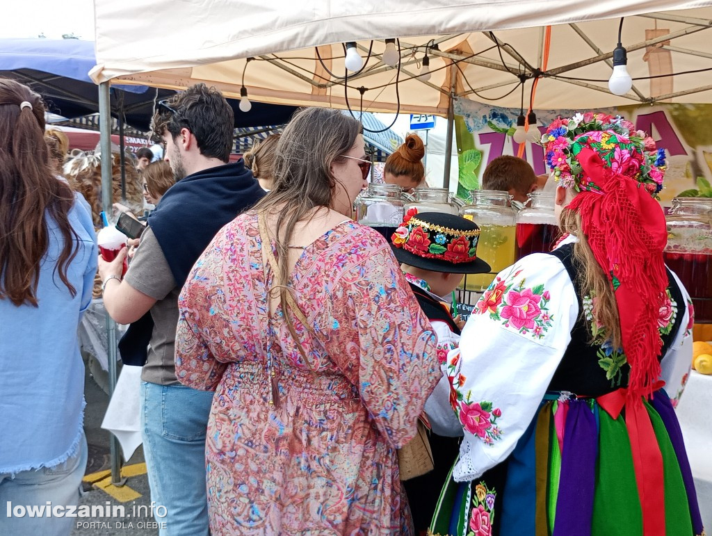 Biennale Folkloru i dużo rozrywki w Parku Błonie na Boże Ciało w Łowiczu