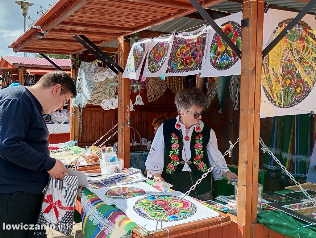 Biennale Folkloru i dużo rozrywki w Parku Błonie na Boże Ciało w Łowiczu