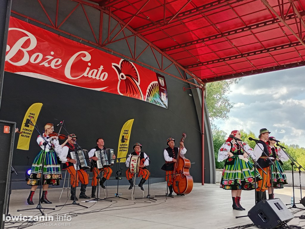 Biennale Folkloru i dużo rozrywki w Parku Błonie na Boże Ciało w Łowiczu