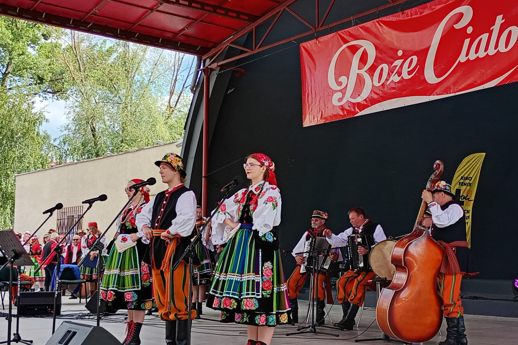 Biennale Folkloru i dużo rozrywki w Parku Błonie na Boże Ciało w Łowiczu