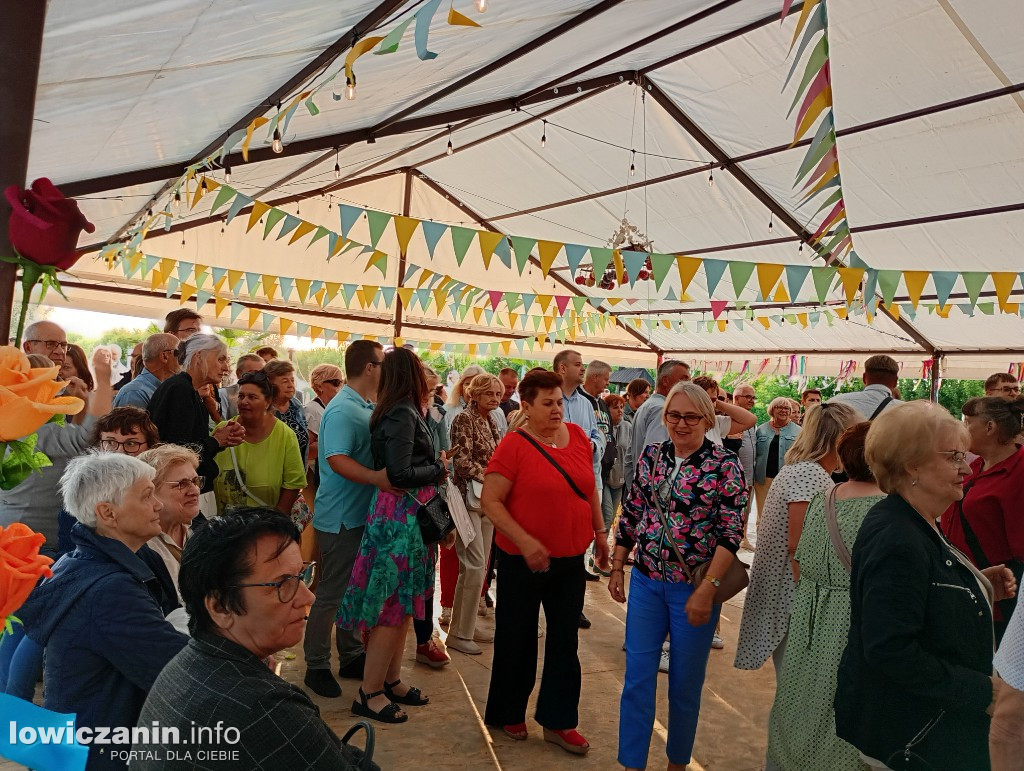 Boże Ciało. Potańcowka na plaży nad Bzurą