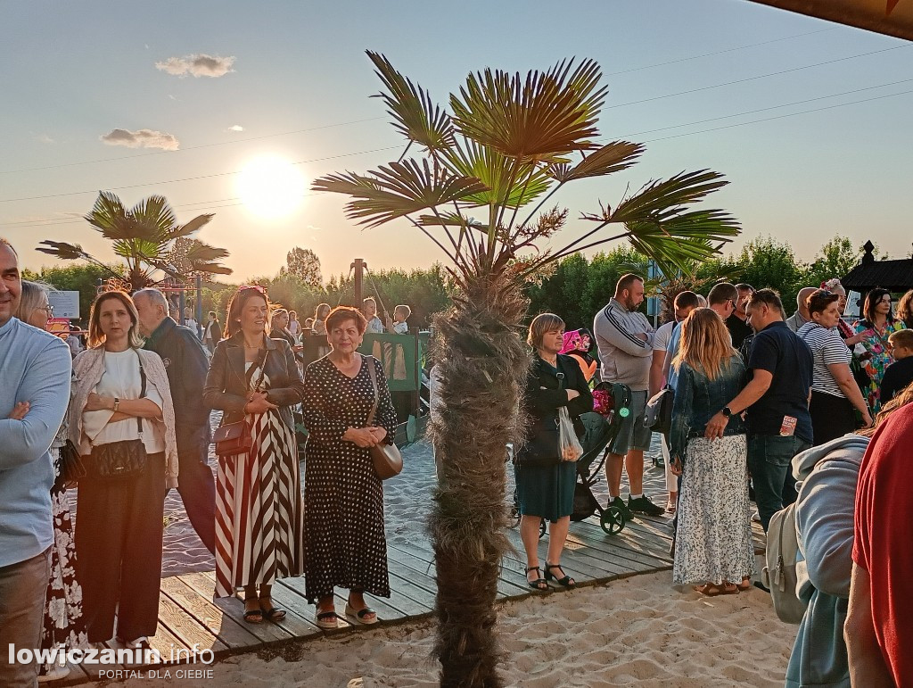 Boże Ciało. Potańcowka na plaży nad Bzurą