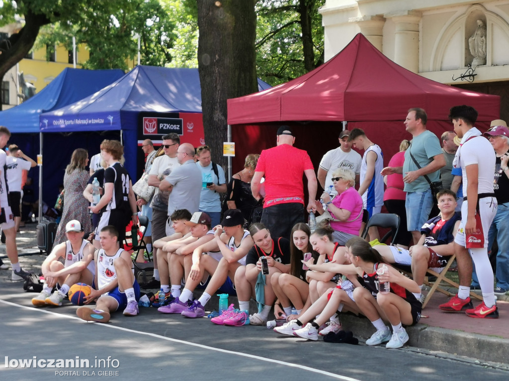 Drugi dzień koszykarskich zmagań w Łowiczu