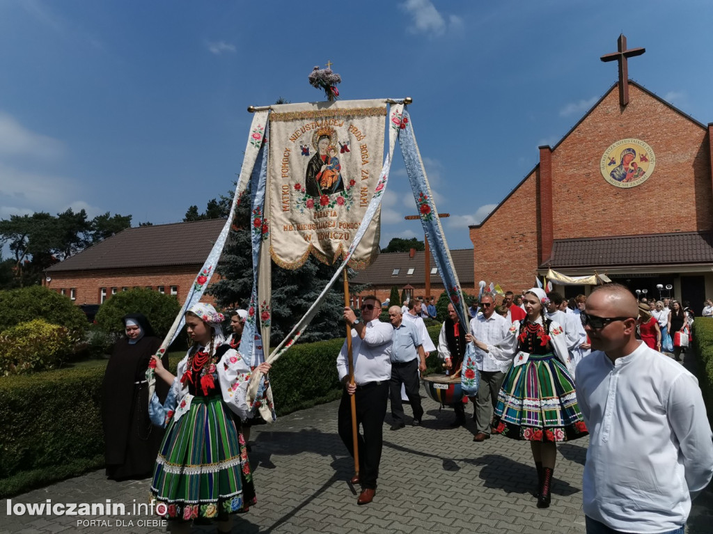 Procesja eucharystyczna ulicami dzielnicy Korabka w Łowiczu