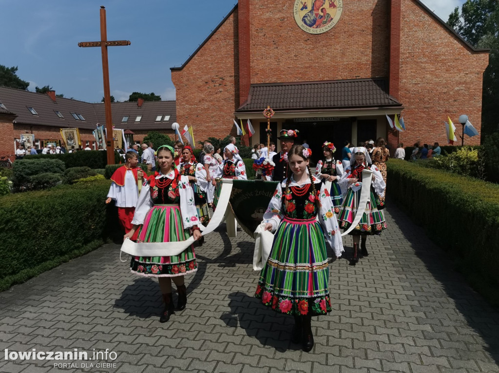 Procesja eucharystyczna ulicami dzielnicy Korabka w Łowiczu