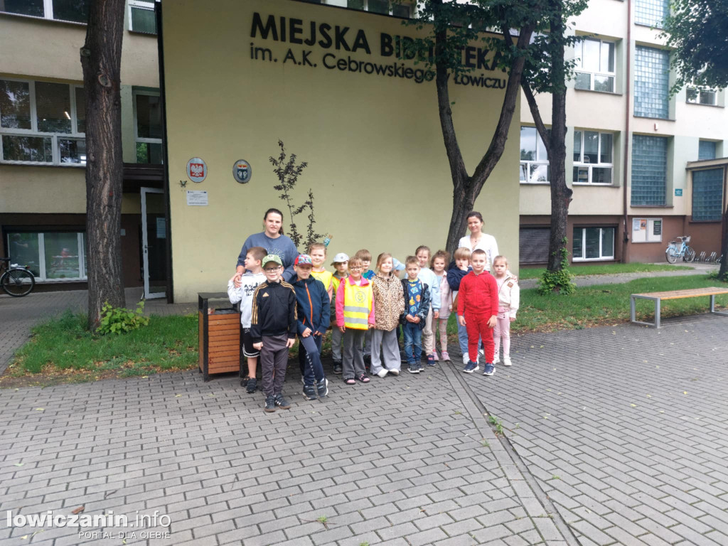 Zajęcia z tworzenia kwiatów z bibuły