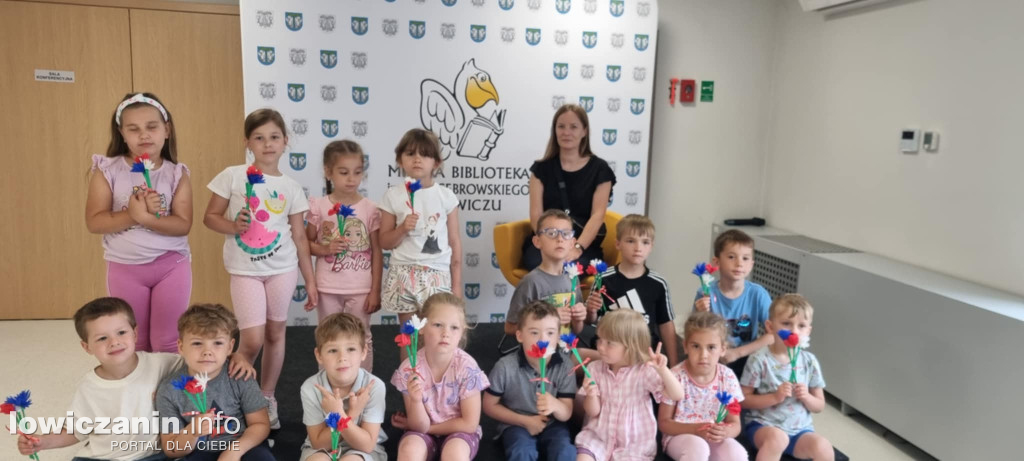 Zajęcia z tworzenia kwiatów z bibuły