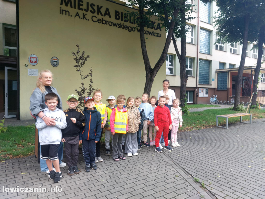 Zajęcia z tworzenia kwiatów z bibuły