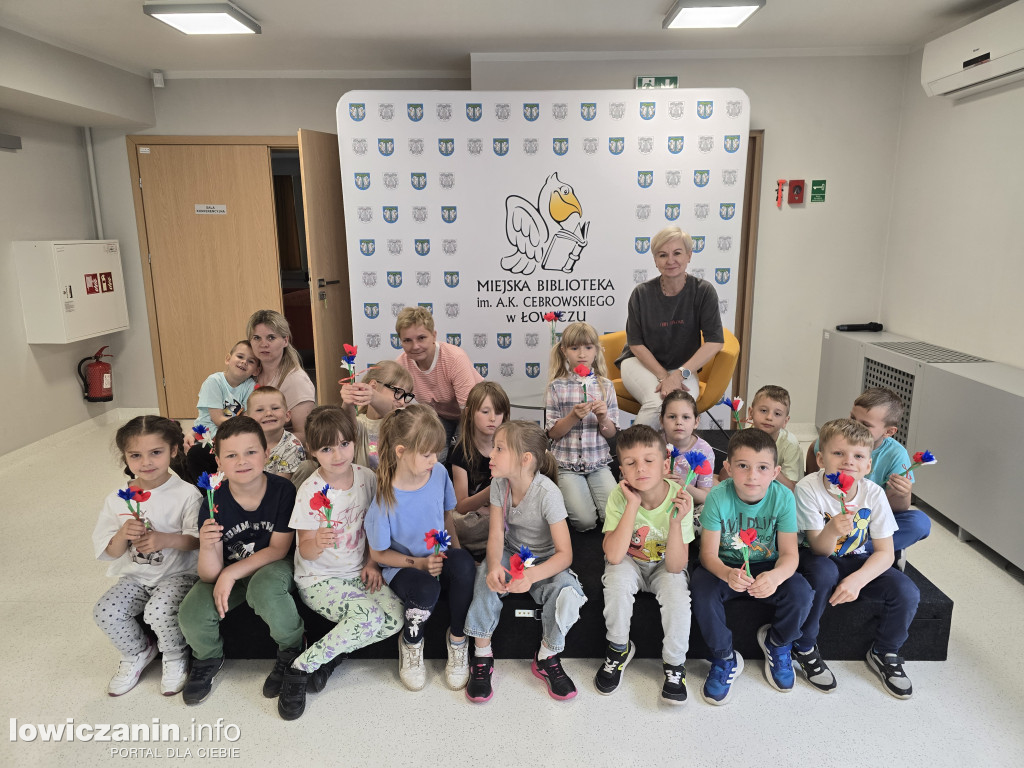 Zajęcia z tworzenia kwiatów z bibuły