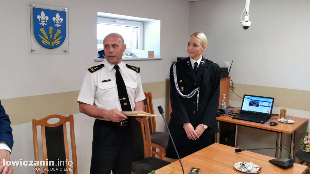  Druhna z OSP Karsznice Duże Paulina Koza doceniona na sesji  RG Chąśno