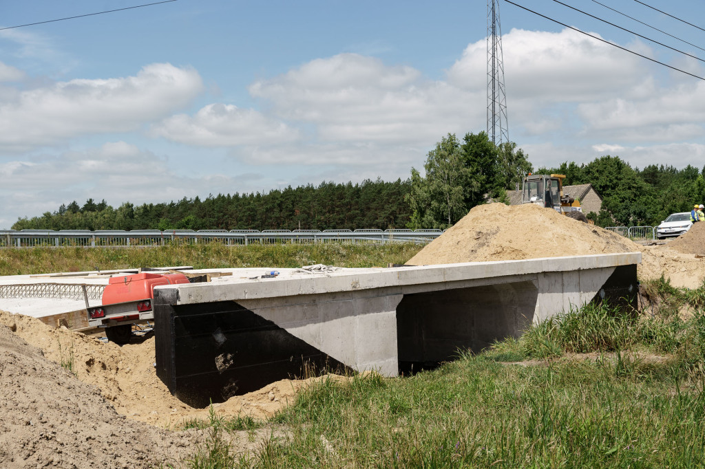 Półmetek prac na drodze wojewódzkiej nr 704 w Nowych Grudzach i Gzince