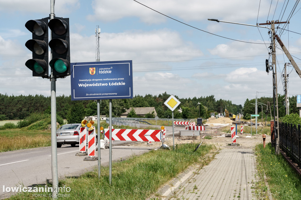 Półmetek prac na drodze wojewódzkiej nr 704 w Nowych Grudzach i Gzince