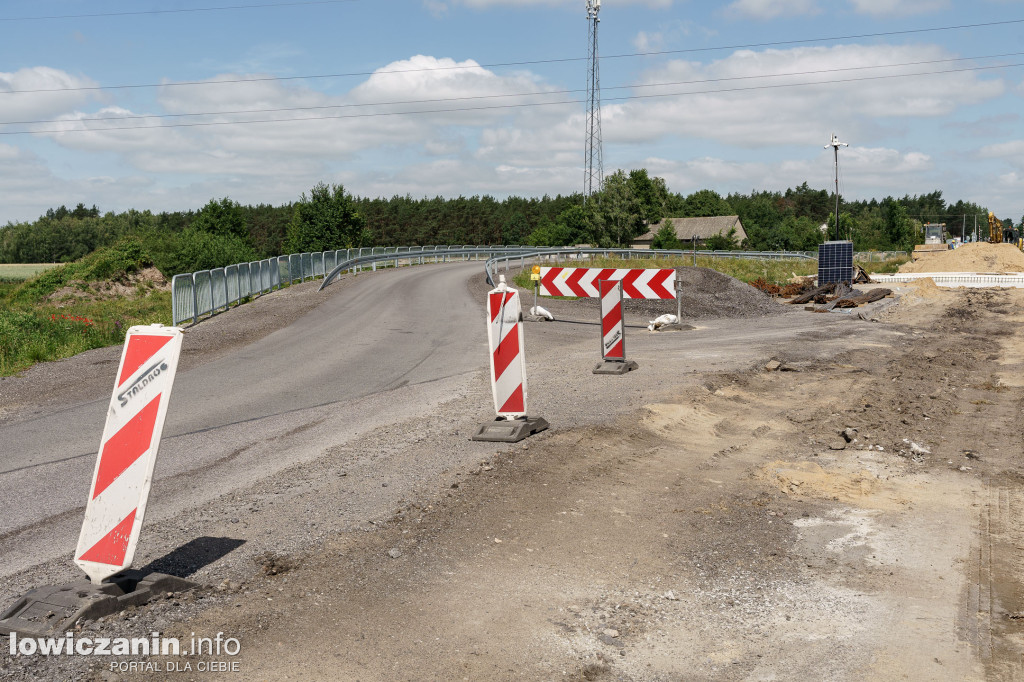 Półmetek prac na drodze wojewódzkiej nr 704 w Nowych Grudzach i Gzince