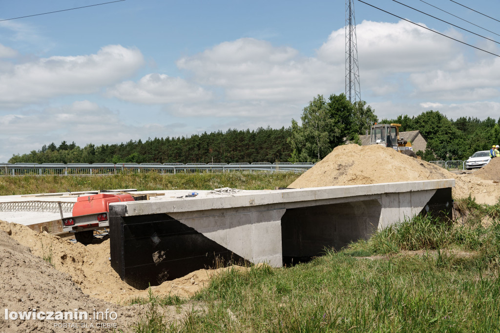 Półmetek prac na drodze wojewódzkiej nr 704 w Nowych Grudzach i Gzince