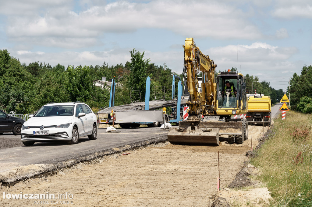 Półmetek prac na drodze wojewódzkiej nr 704 w Nowych Grudzach i Gzince