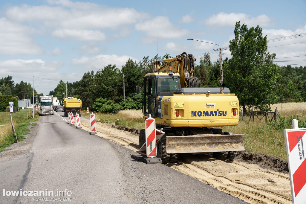 Półmetek prac na drodze wojewódzkiej nr 704 w Nowych Grudzach i Gzince