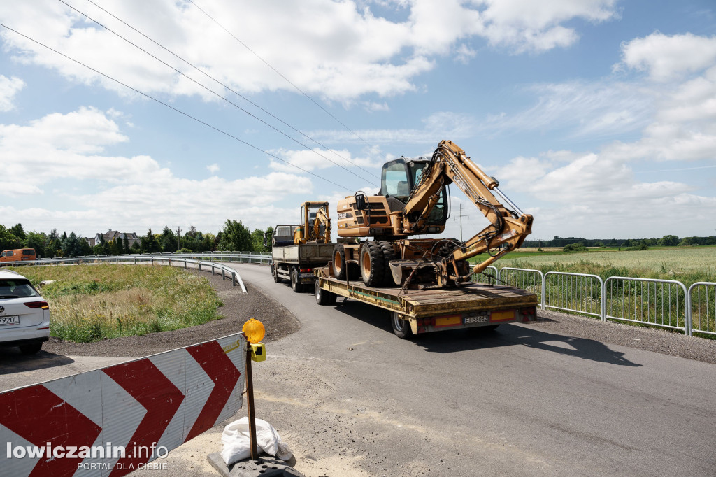 Półmetek prac na drodze wojewódzkiej nr 704 w Nowych Grudzach i Gzince