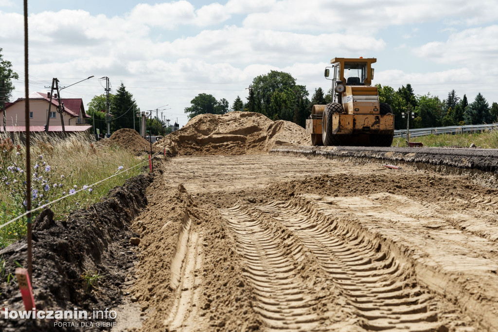 Półmetek prac na drodze wojewódzkiej nr 704 w Nowych Grudzach i Gzince