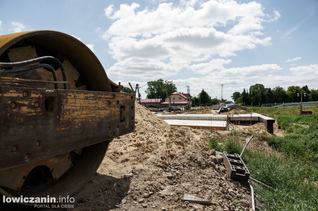 Półmetek prac na drodze wojewódzkiej nr 704 w Nowych Grudzach i Gzince