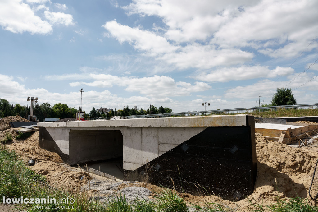 Półmetek prac na drodze wojewódzkiej nr 704 w Nowych Grudzach i Gzince