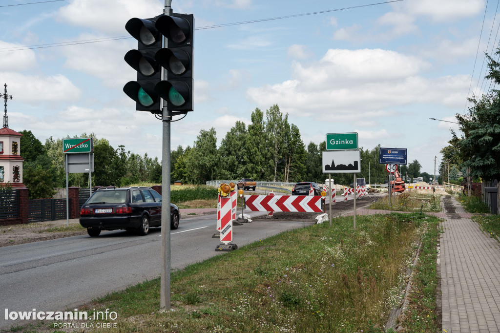 Półmetek prac na drodze wojewódzkiej nr 704 w Nowych Grudzach i Gzince