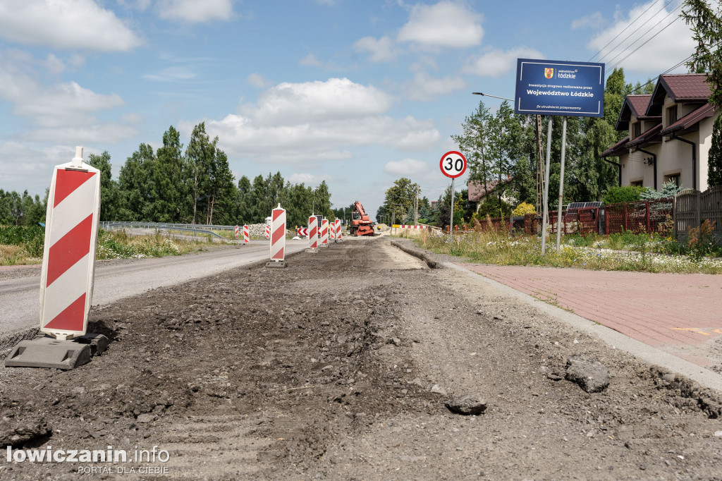 Półmetek prac na drodze wojewódzkiej nr 704 w Nowych Grudzach i Gzince