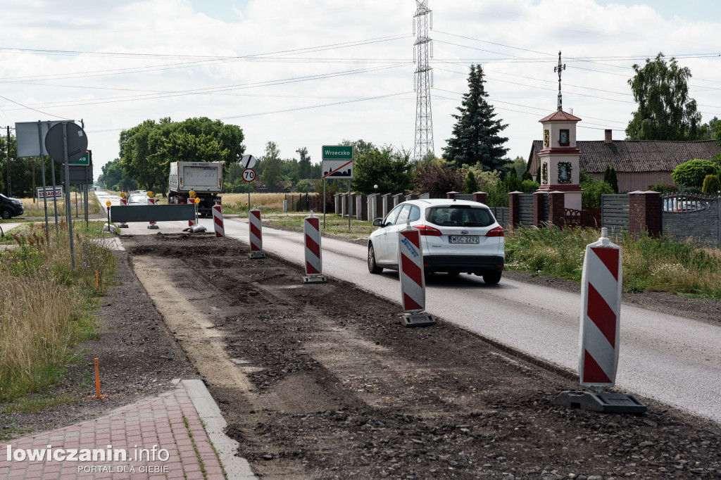 Półmetek prac na drodze wojewódzkiej nr 704 w Nowych Grudzach i Gzince