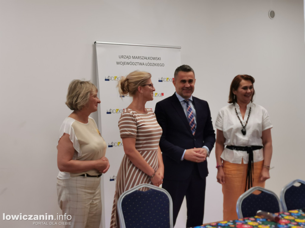 11 gmin z regionu podpisało umowy na rozwój sołectw i infrastrukturę