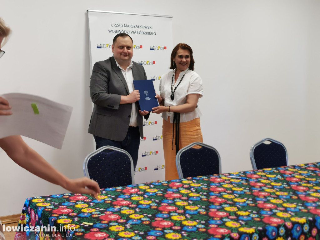 11 gmin z regionu podpisało umowy na rozwój sołectw i infrastrukturę
