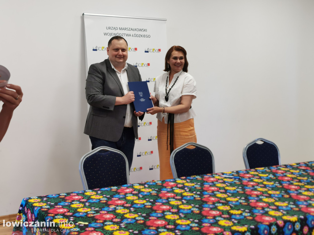 11 gmin z regionu podpisało umowy na rozwój sołectw i infrastrukturę