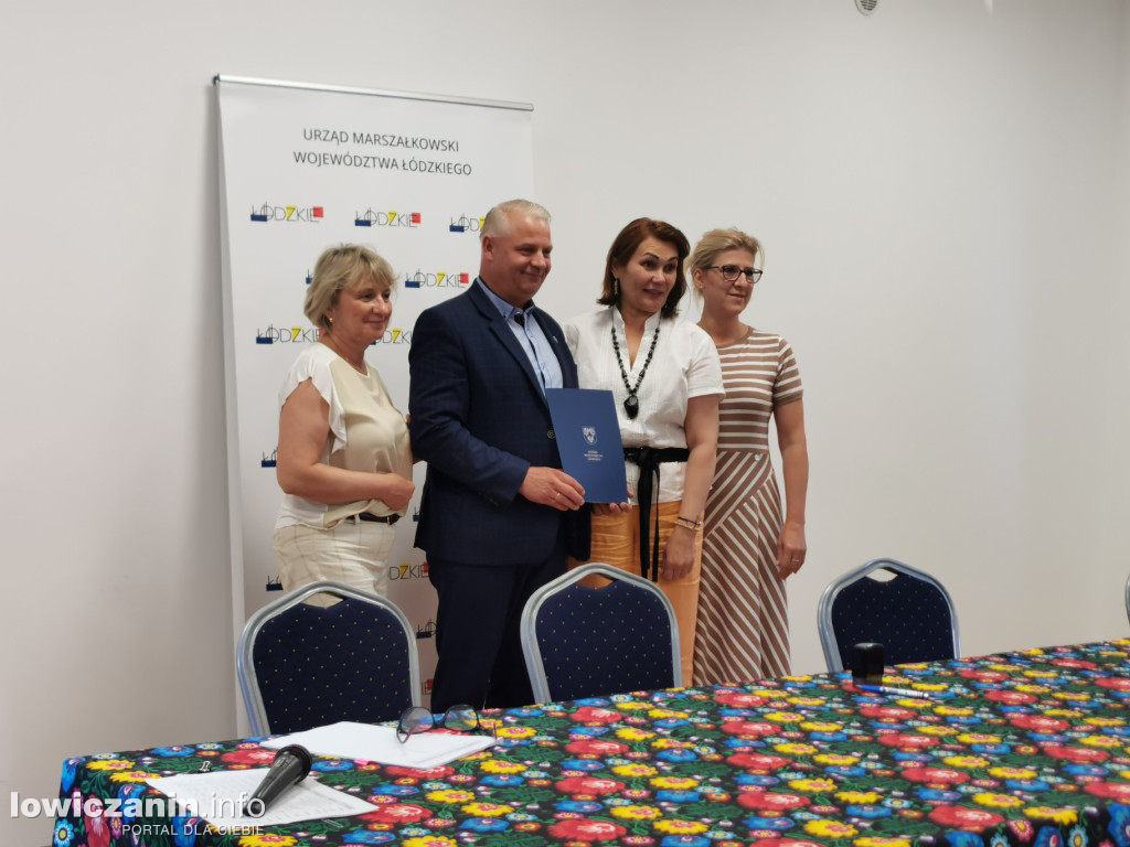 11 gmin z regionu podpisało umowy na rozwój sołectw i infrastrukturę