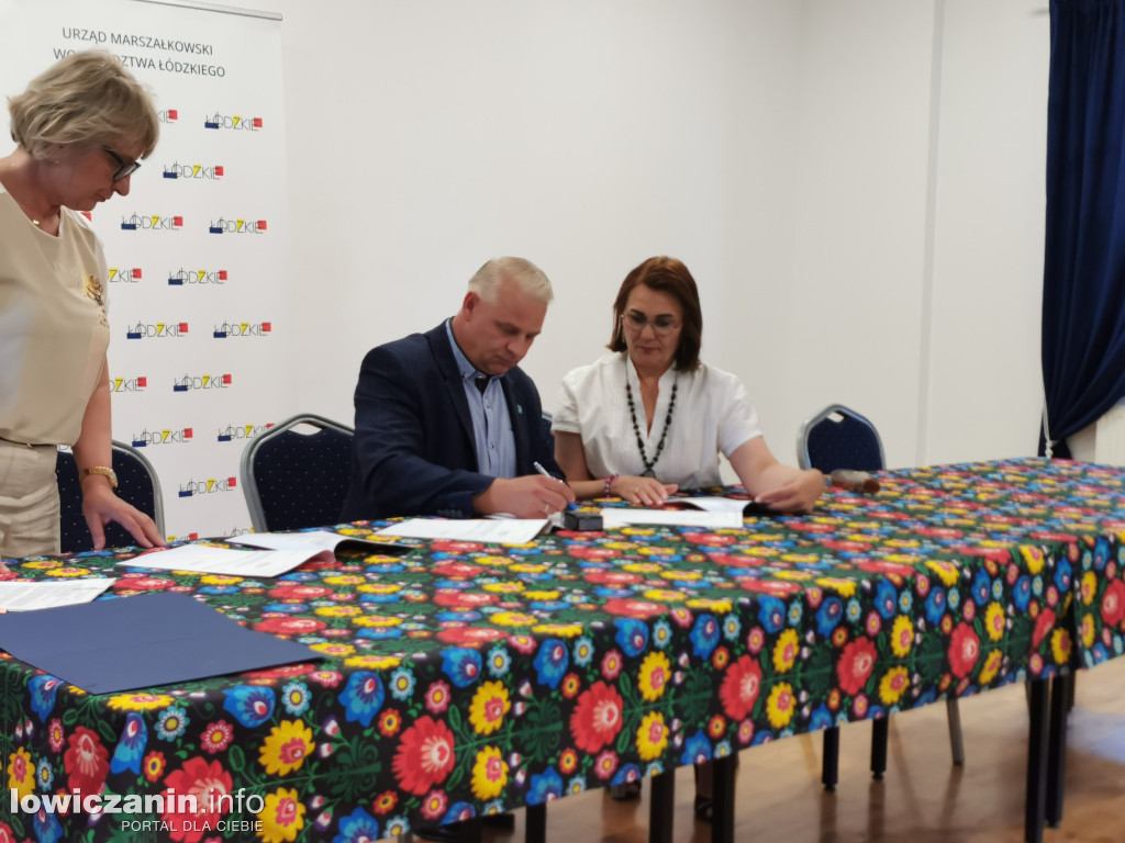 11 gmin z regionu podpisało umowy na rozwój sołectw i infrastrukturę