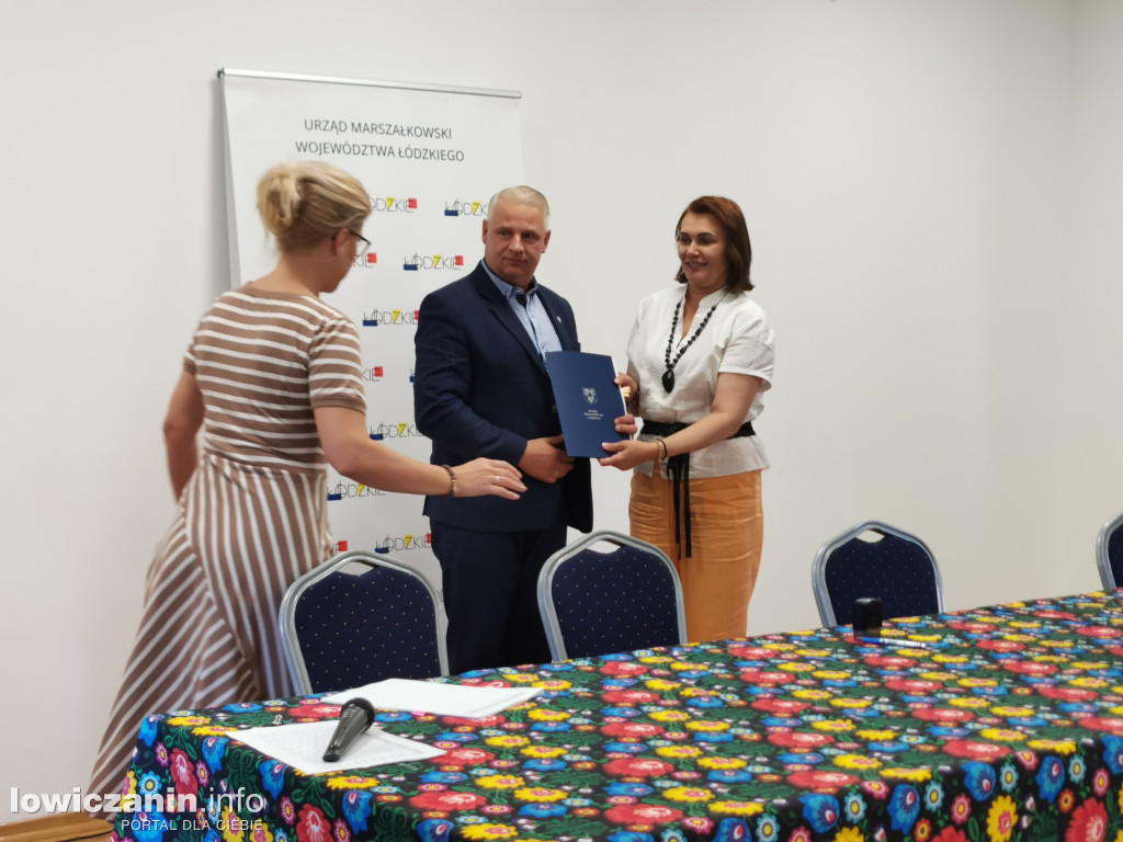 11 gmin z regionu podpisało umowy na rozwój sołectw i infrastrukturę