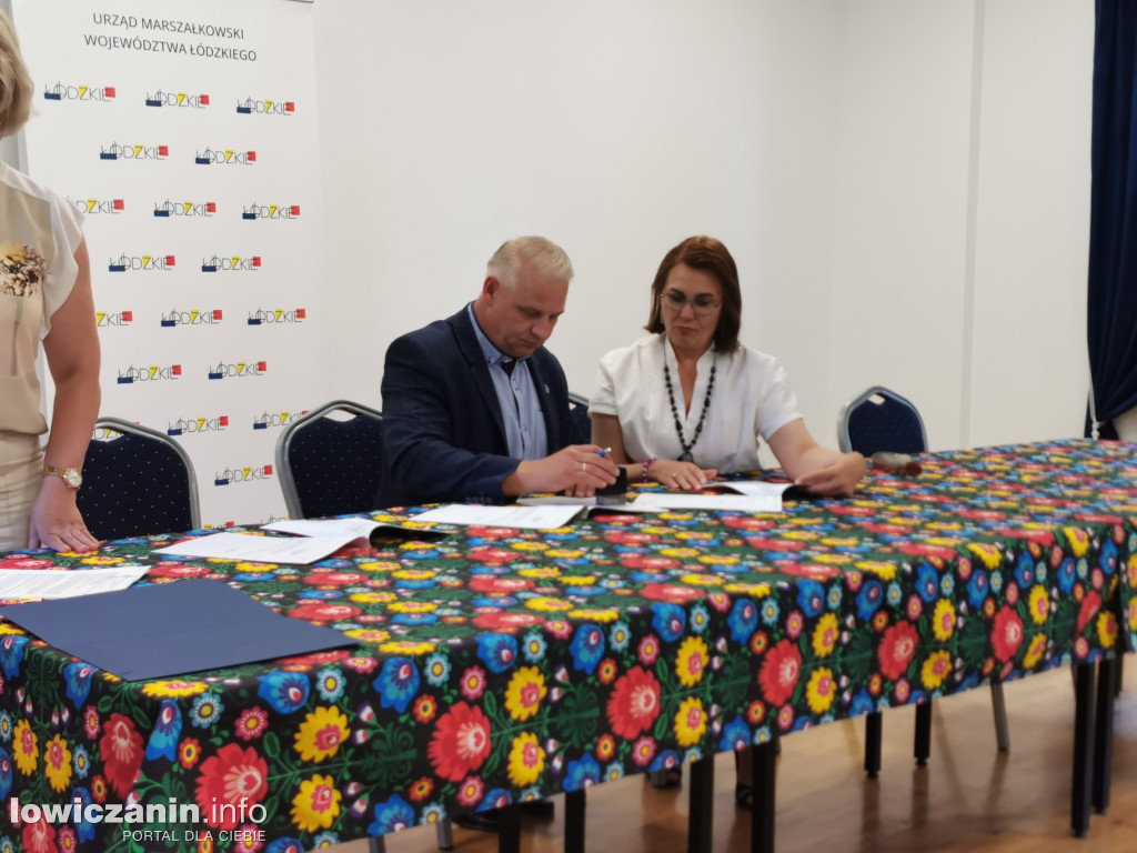 11 gmin z regionu podpisało umowy na rozwój sołectw i infrastrukturę