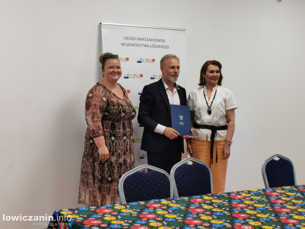 11 gmin z regionu podpisało umowy na rozwój sołectw i infrastrukturę