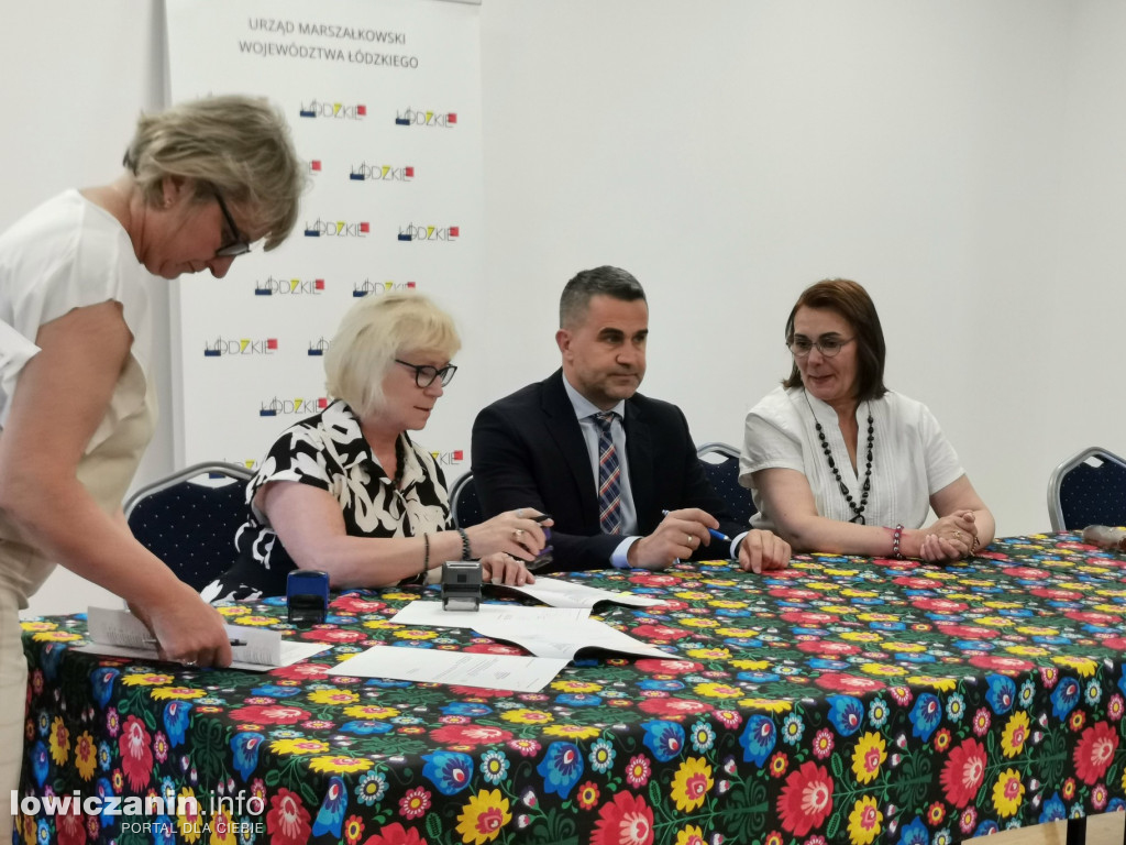 11 gmin z regionu podpisało umowy na rozwój sołectw i infrastrukturę