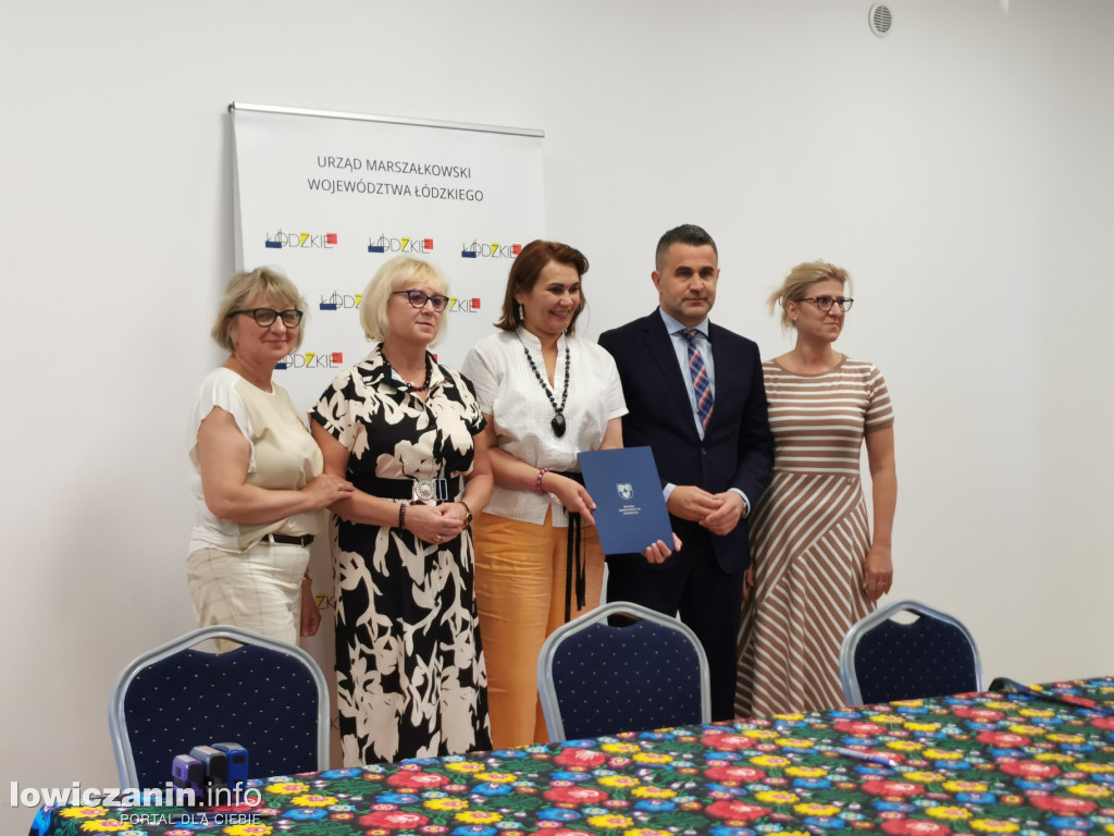 11 gmin z regionu podpisało umowy na rozwój sołectw i infrastrukturę