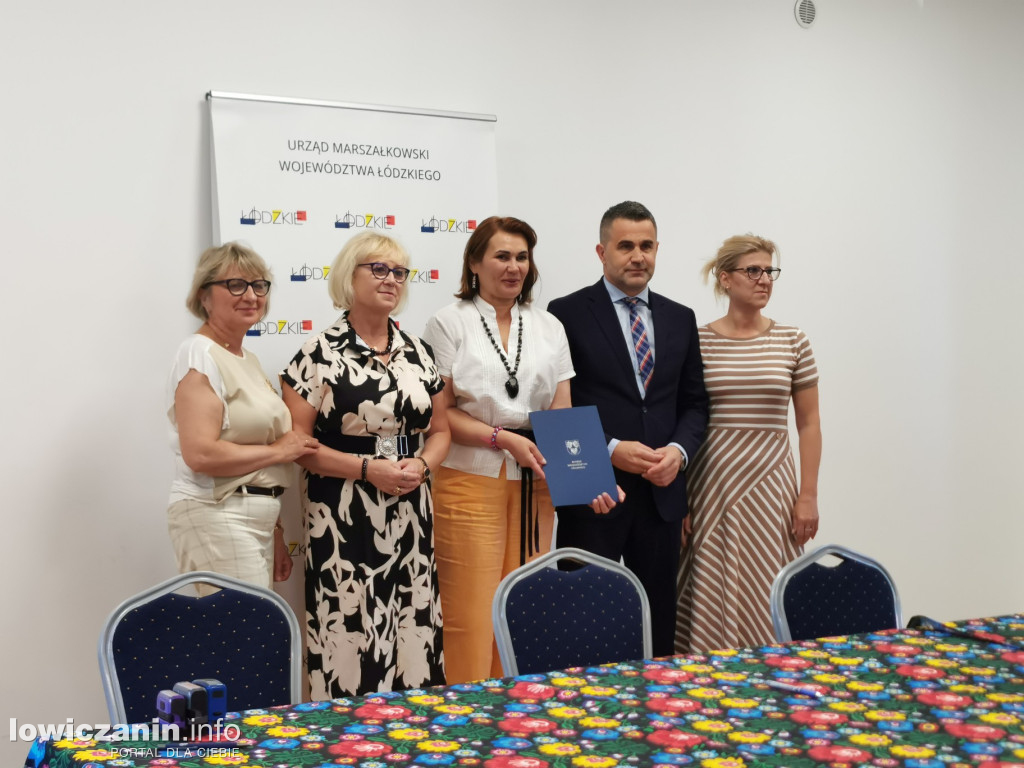 11 gmin z regionu podpisało umowy na rozwój sołectw i infrastrukturę