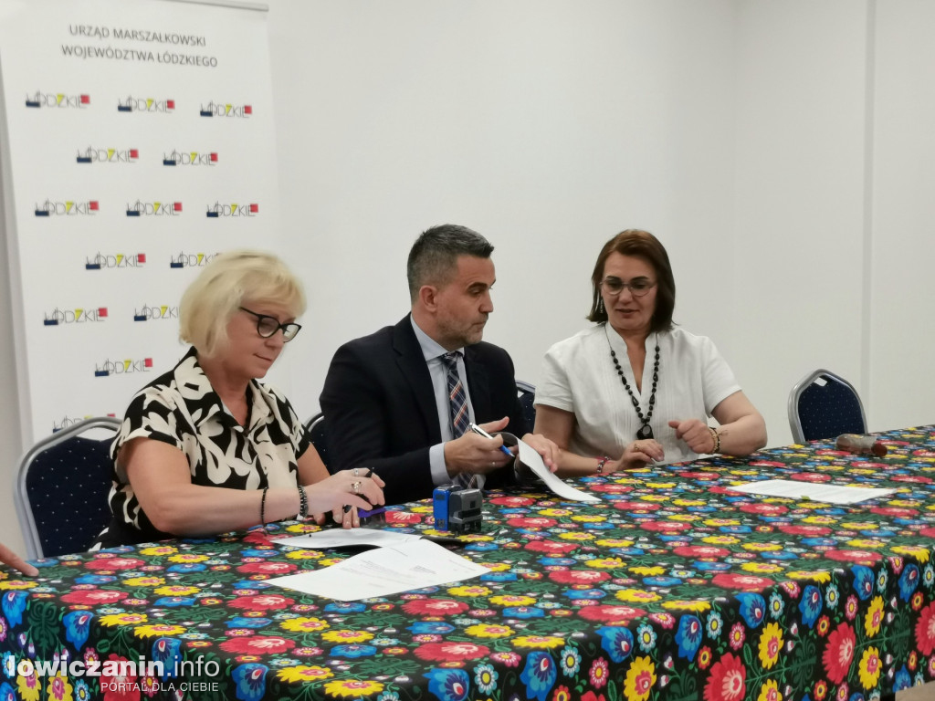 11 gmin z regionu podpisało umowy na rozwój sołectw i infrastrukturę