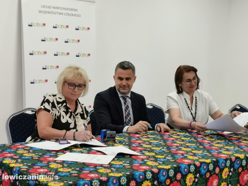 11 gmin z regionu podpisało umowy na rozwój sołectw i infrastrukturę
