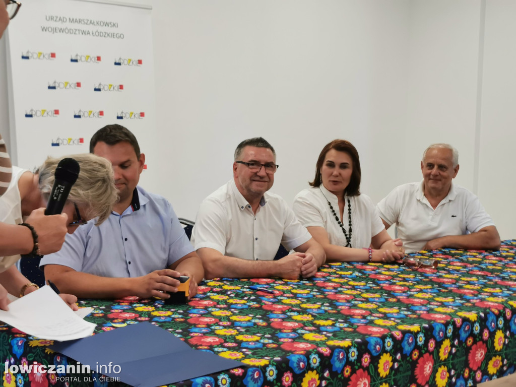 11 gmin z regionu podpisało umowy na rozwój sołectw i infrastrukturę