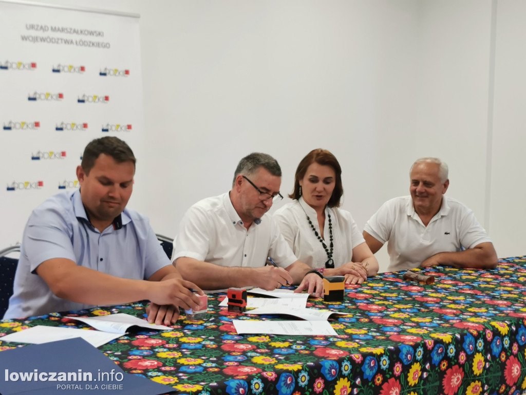 11 gmin z regionu podpisało umowy na rozwój sołectw i infrastrukturę