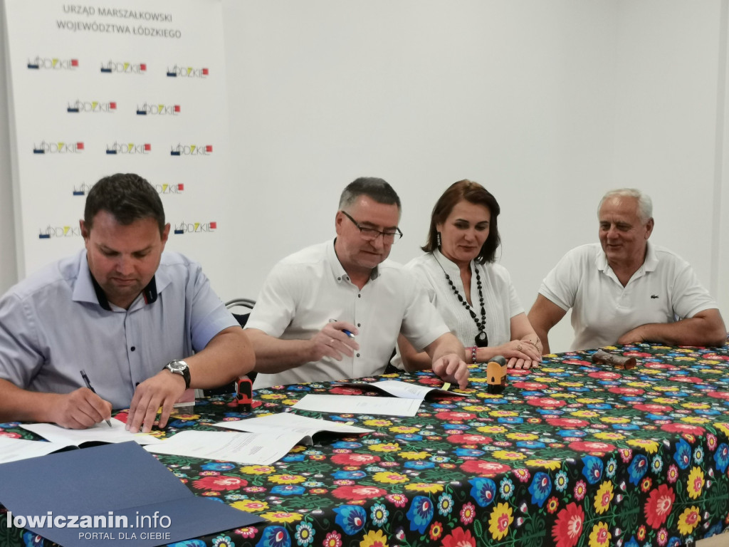 11 gmin z regionu podpisało umowy na rozwój sołectw i infrastrukturę