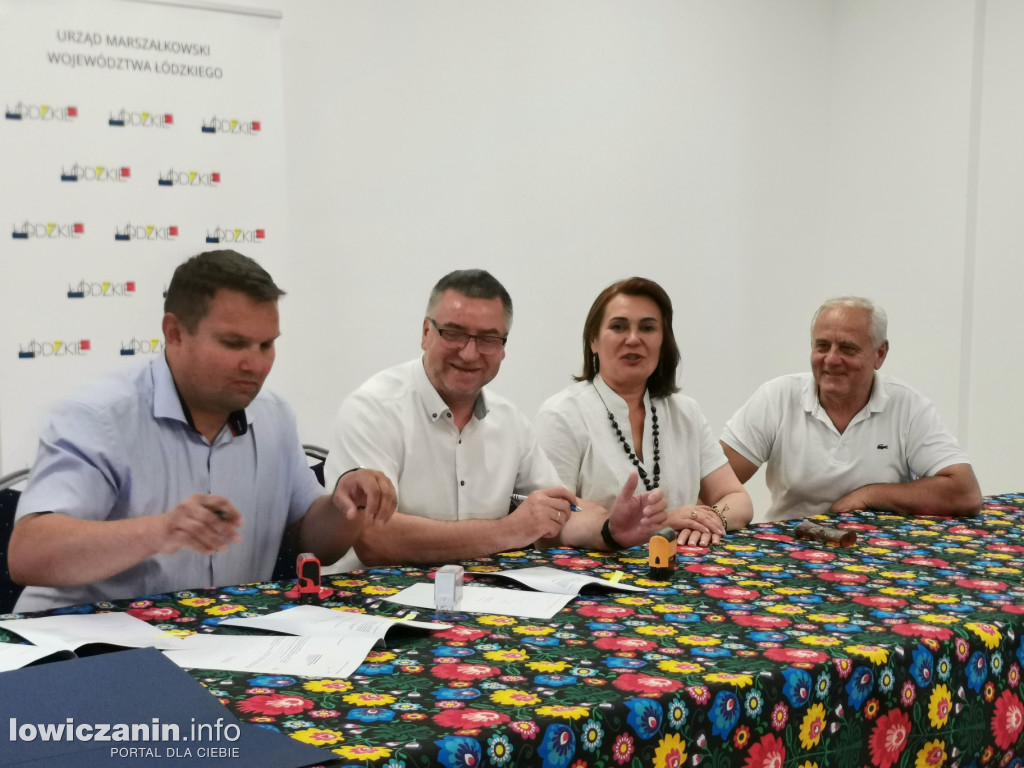11 gmin z regionu podpisało umowy na rozwój sołectw i infrastrukturę