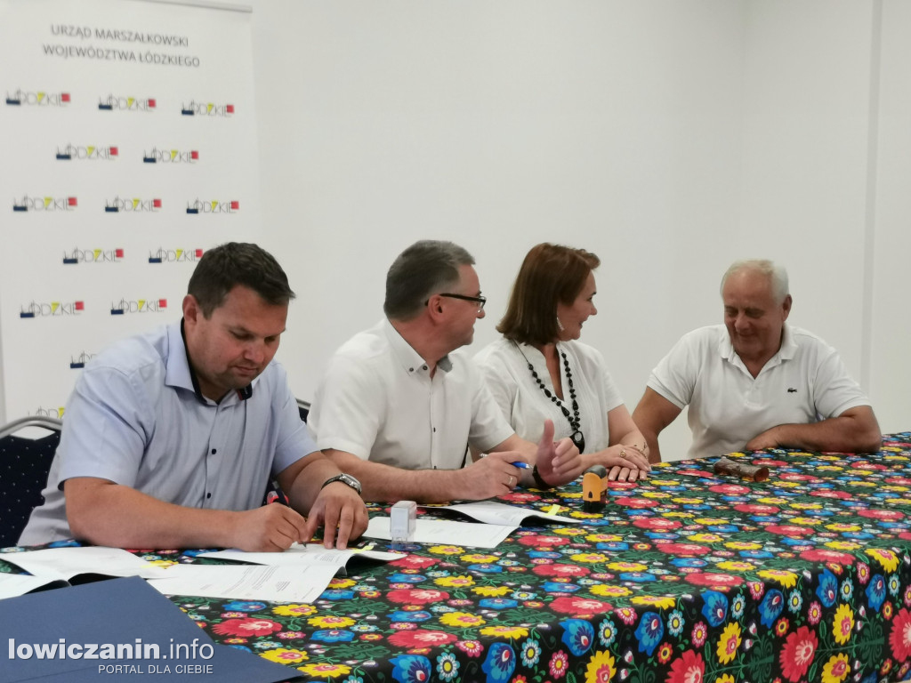 11 gmin z regionu podpisało umowy na rozwój sołectw i infrastrukturę