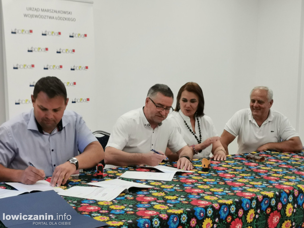 11 gmin z regionu podpisało umowy na rozwój sołectw i infrastrukturę
