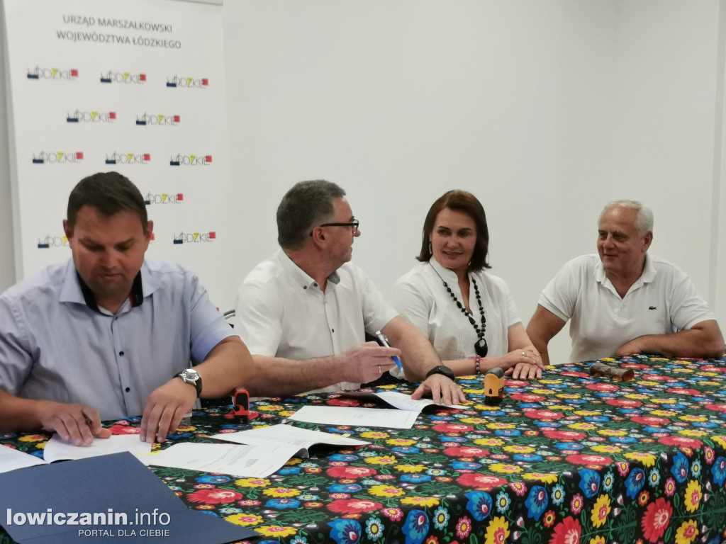 11 gmin z regionu podpisało umowy na rozwój sołectw i infrastrukturę