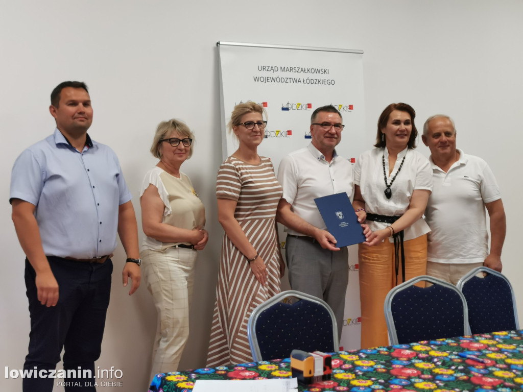 11 gmin z regionu podpisało umowy na rozwój sołectw i infrastrukturę