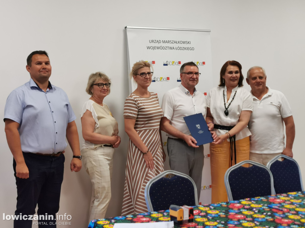 11 gmin z regionu podpisało umowy na rozwój sołectw i infrastrukturę