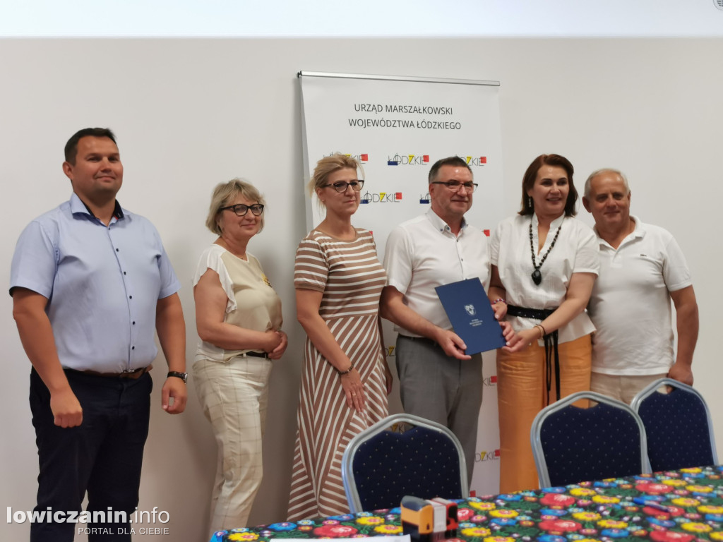 11 gmin z regionu podpisało umowy na rozwój sołectw i infrastrukturę